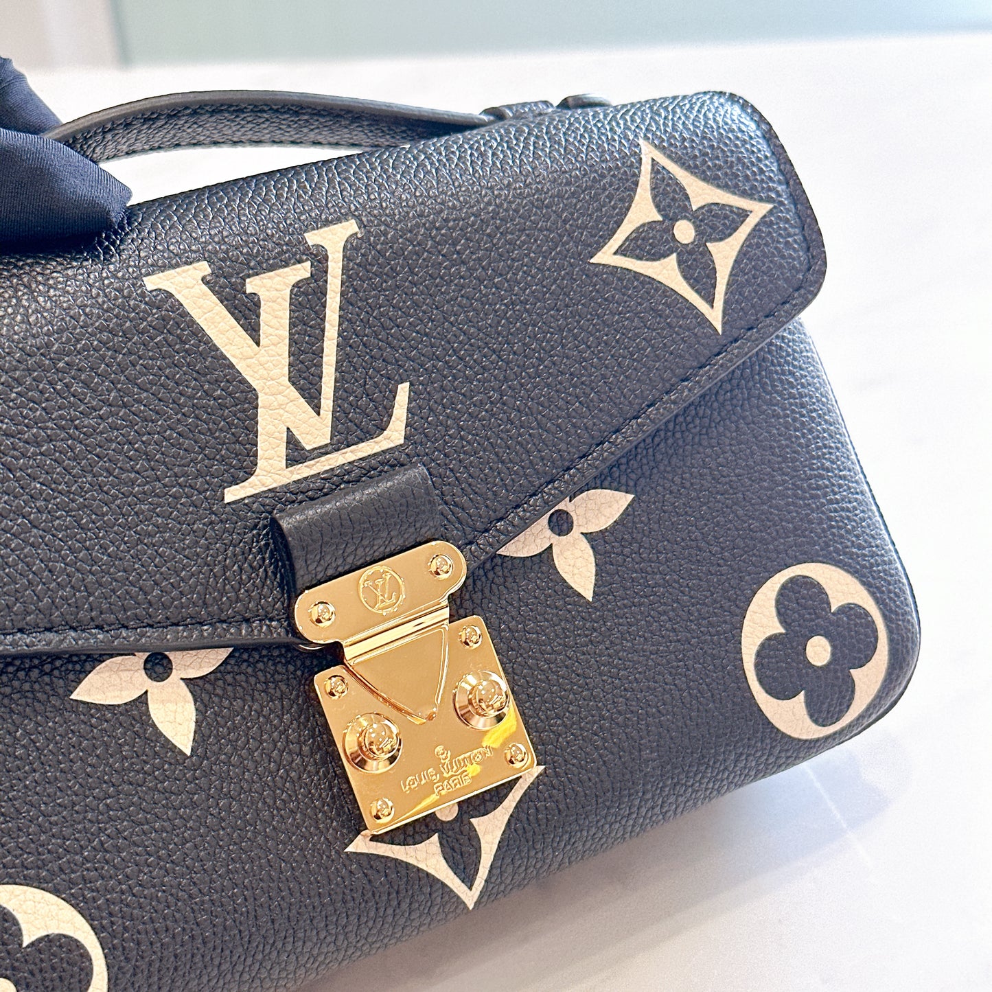 LV Metis East West Bicolor Black / Creme