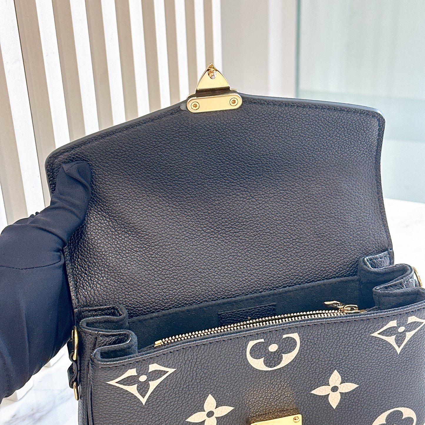 LV Metis East West Bicolor Black / Creme