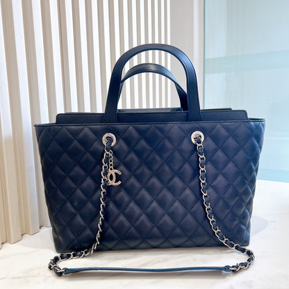 Chanel Shopping Tote In Black