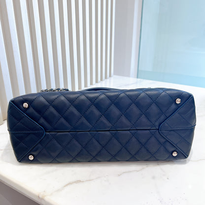 Chanel Shopping Tote In Black