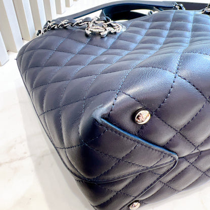 Chanel Shopping Tote In Black