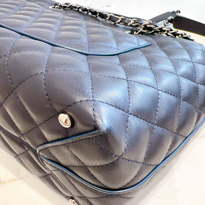 Chanel Shopping Tote In Black