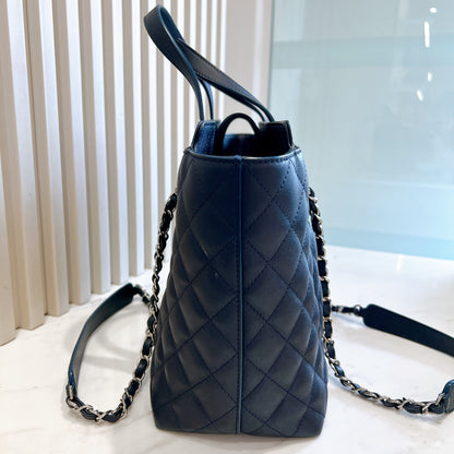 Chanel Shopping Tote In Black