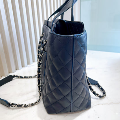Chanel Shopping Tote In Black