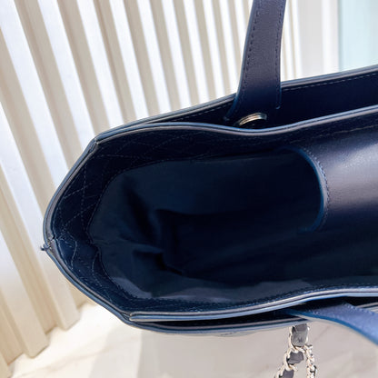 Chanel Shopping Tote In Black
