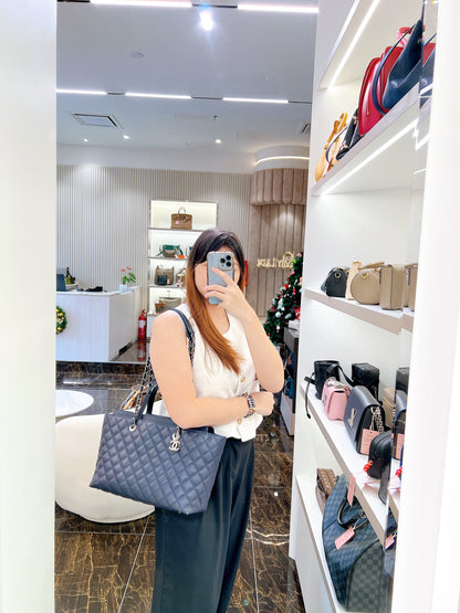 Chanel Shopping Tote In Black