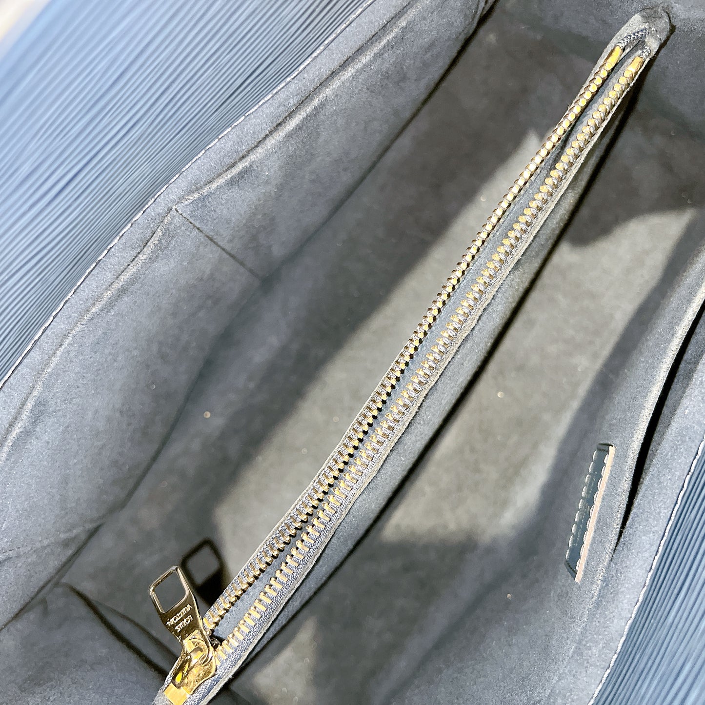 LV Epi Marly MM In Indigo