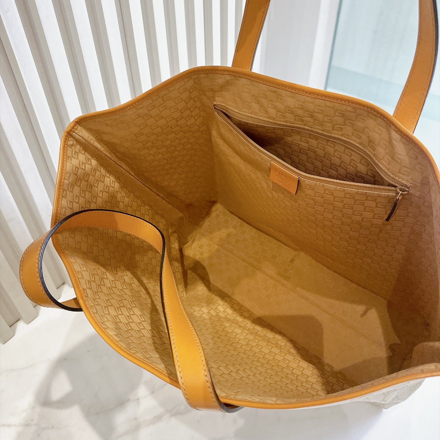 Gucci Supreme GG Tote in White