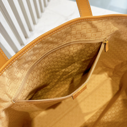 Gucci Supreme GG Tote in White