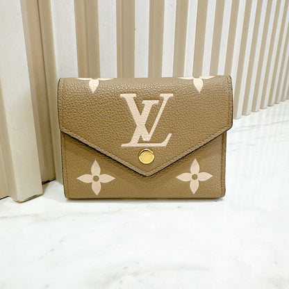 LV Victorine Wallet in Tourterelle/Creme