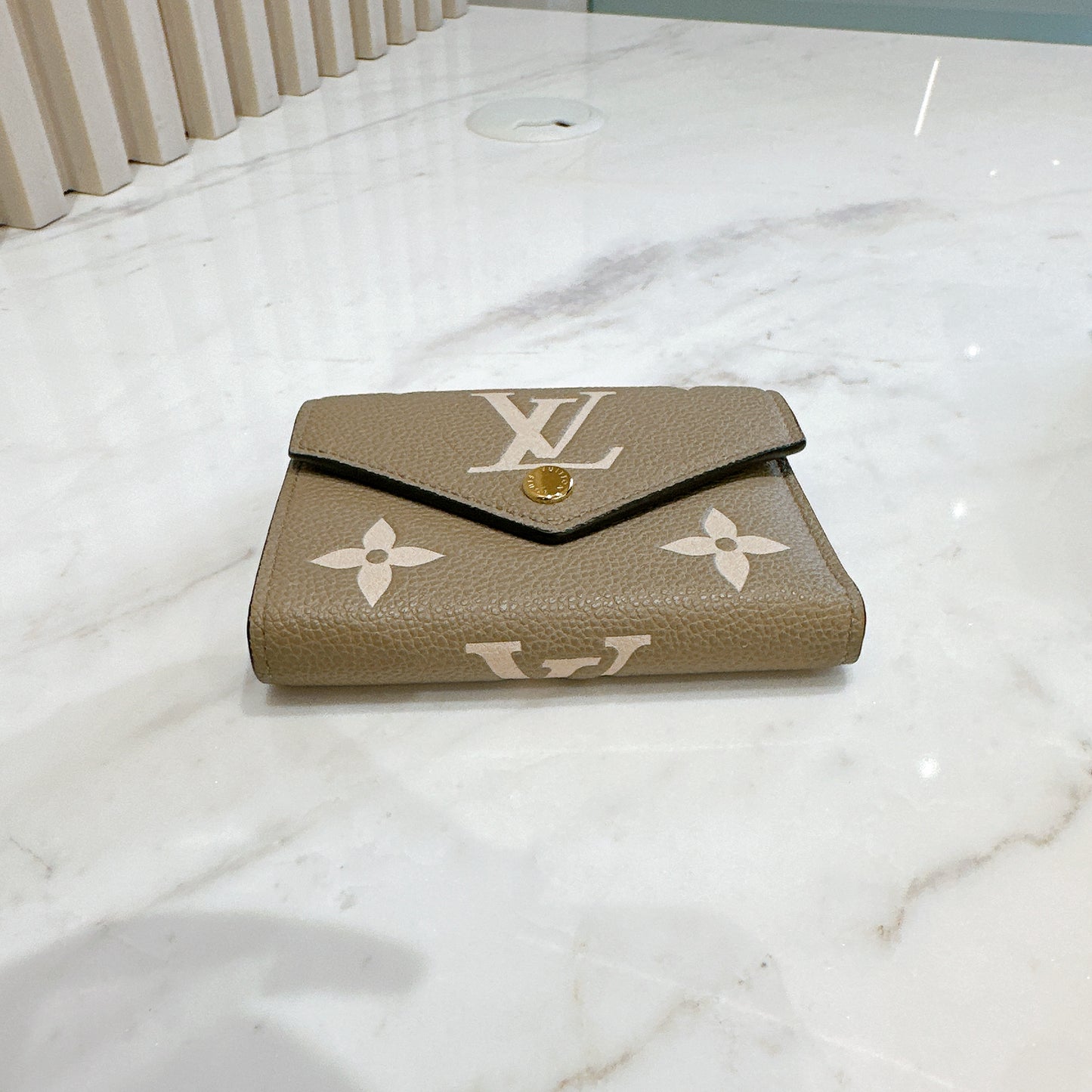 LV Victorine Wallet in Tourterelle/Creme