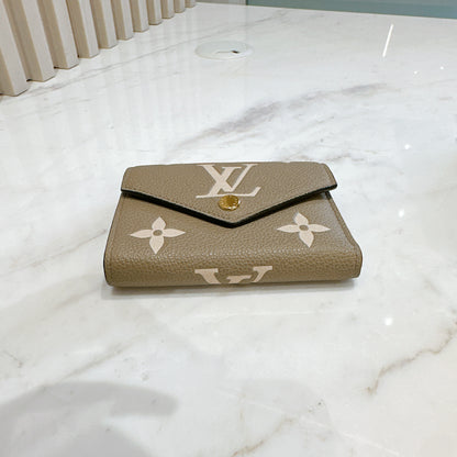 LV Victorine Wallet in Tourterelle/Creme