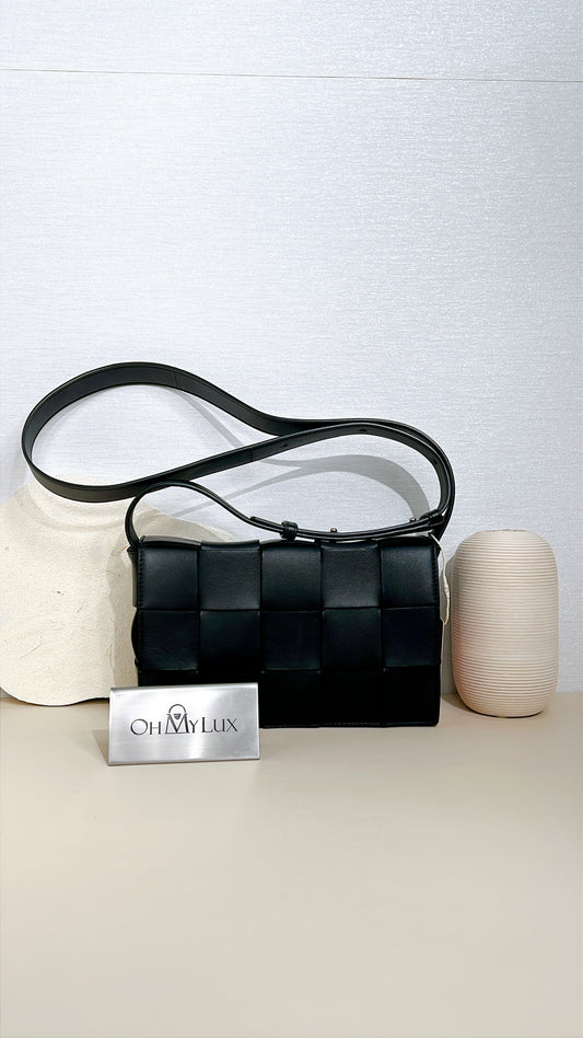 Bottega Veneta Cassette Medium in Black