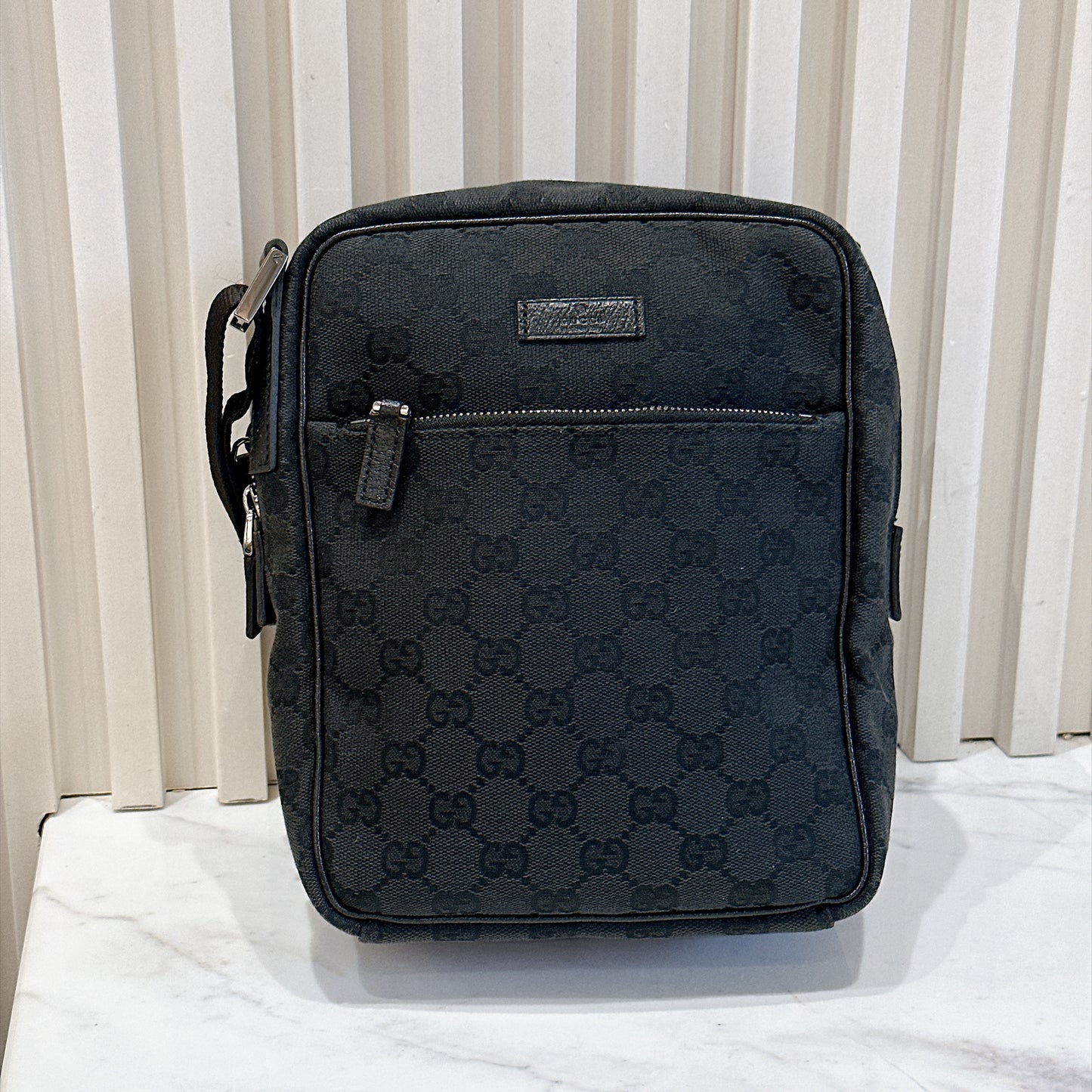 Gucci GG Canvas Crossbody Bag Black (Pig Skin)
