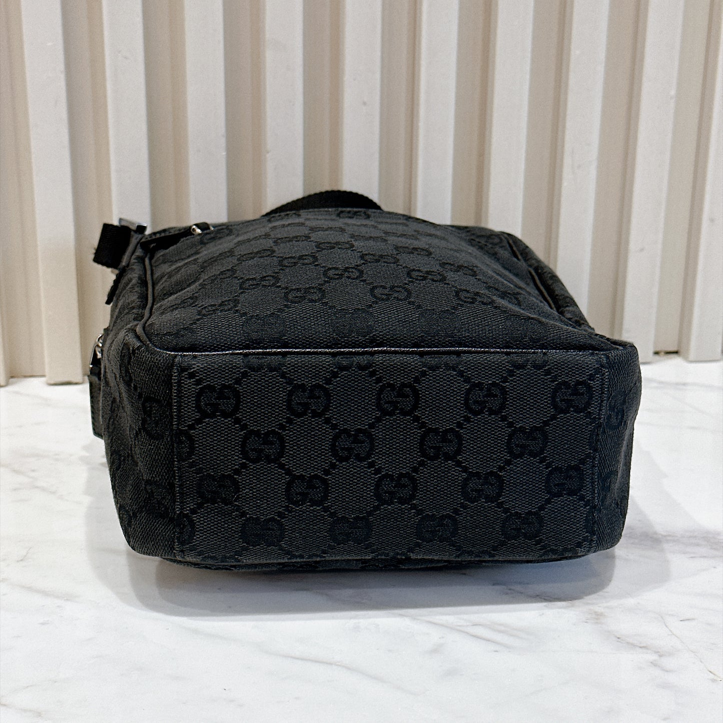 Gucci GG Canvas Crossbody Bag Black (Pig Skin)
