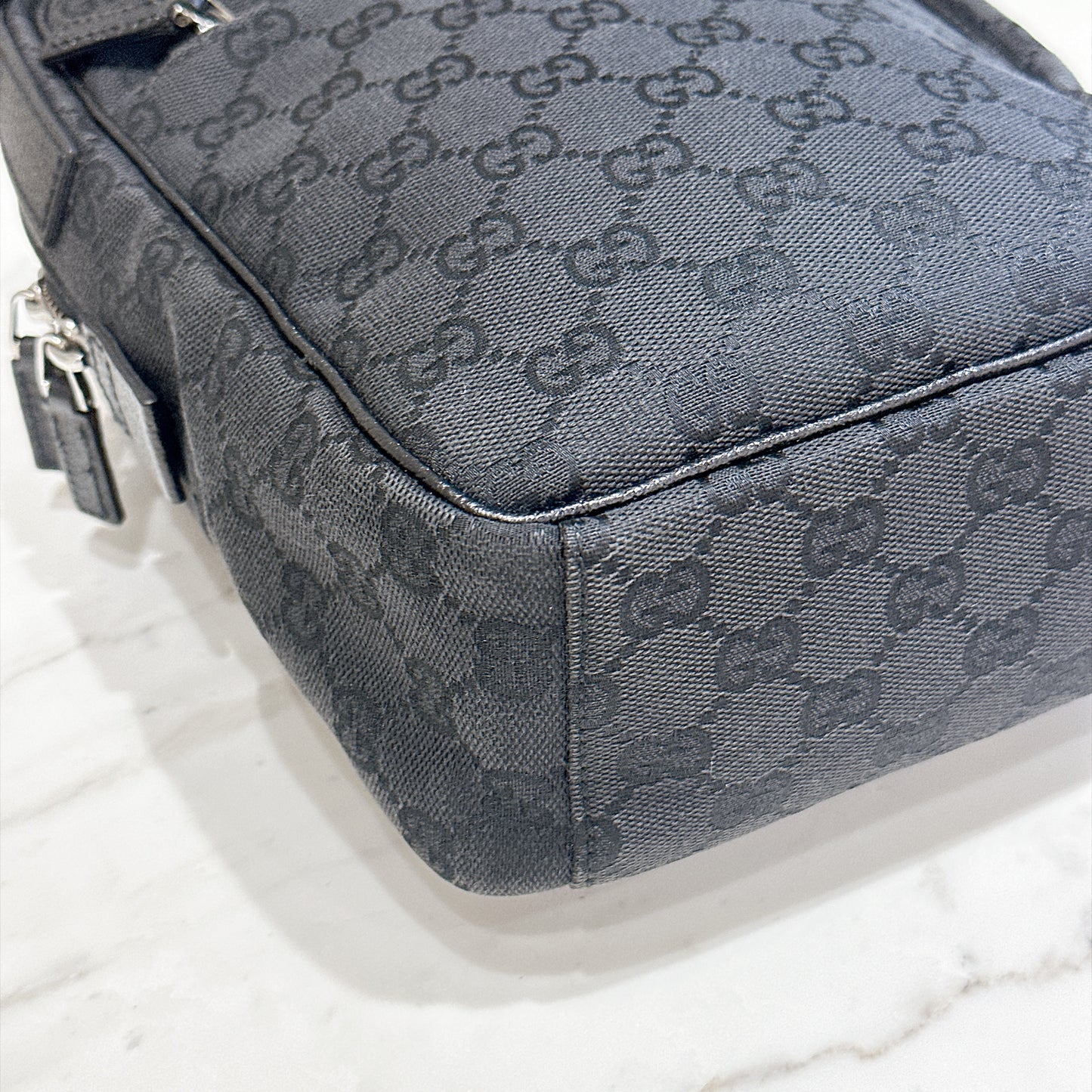 Gucci GG Canvas Crossbody Bag Black (Pig Skin)