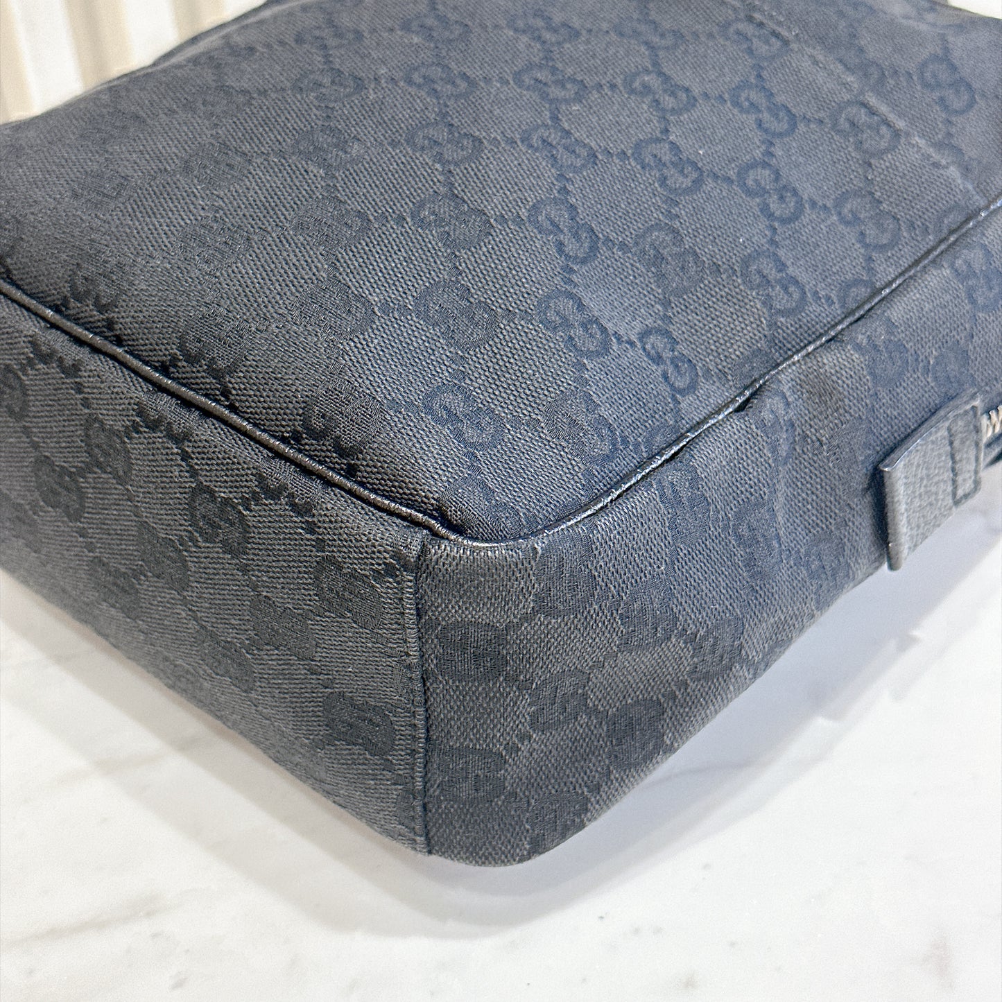 Gucci GG Canvas Crossbody Bag Black (Pig Skin)
