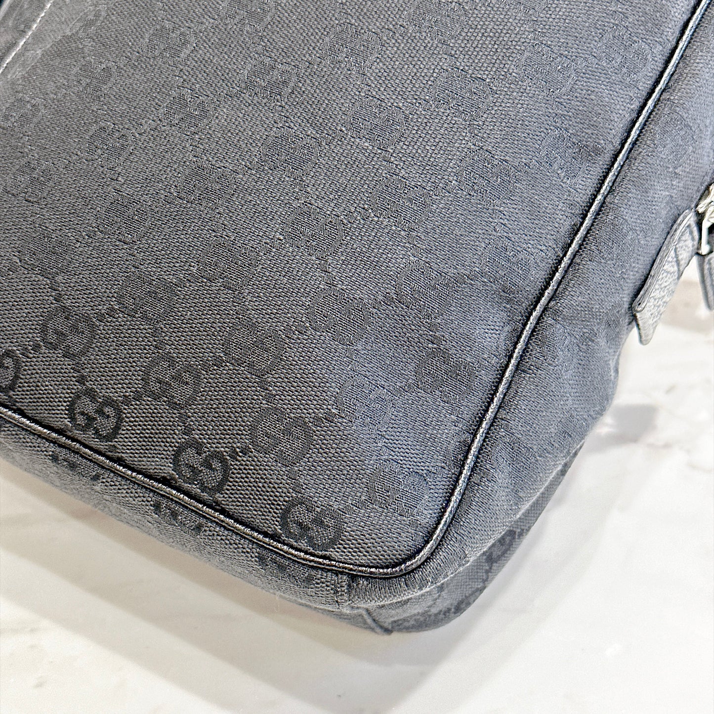Gucci GG Canvas Crossbody Bag Black (Pig Skin)