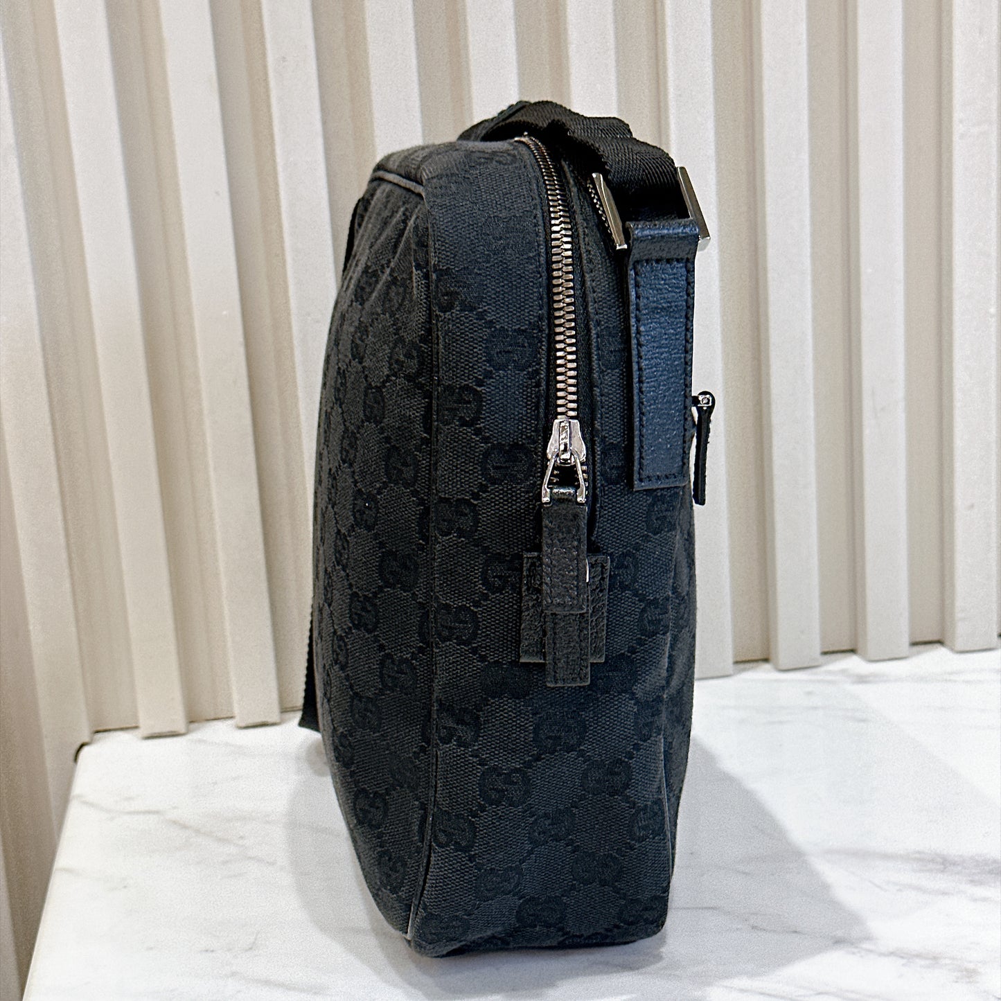 Gucci GG Canvas Crossbody Bag Black (Pig Skin)