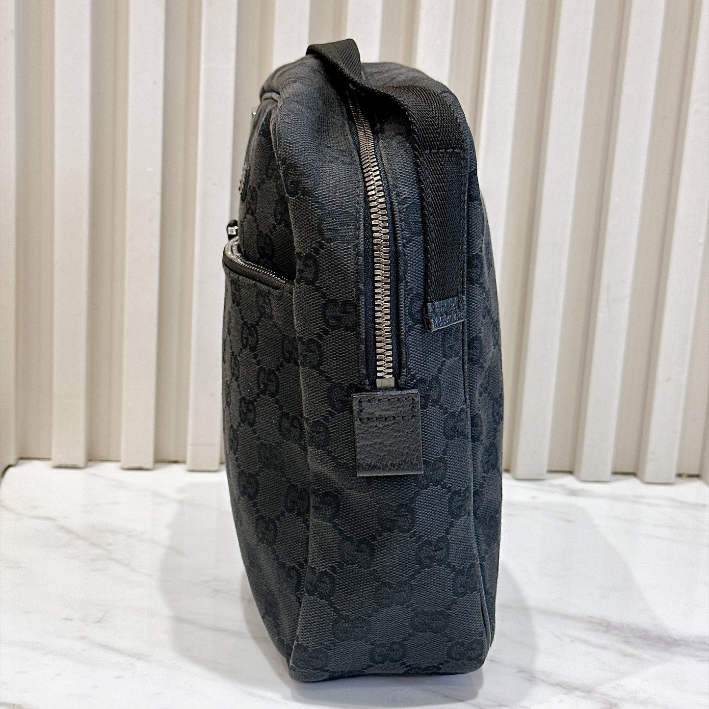 Gucci GG Canvas Crossbody Bag Black (Pig Skin)