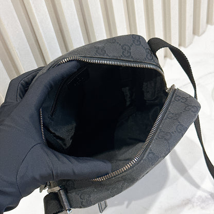 Gucci GG Canvas Crossbody Bag Black (Pig Skin)