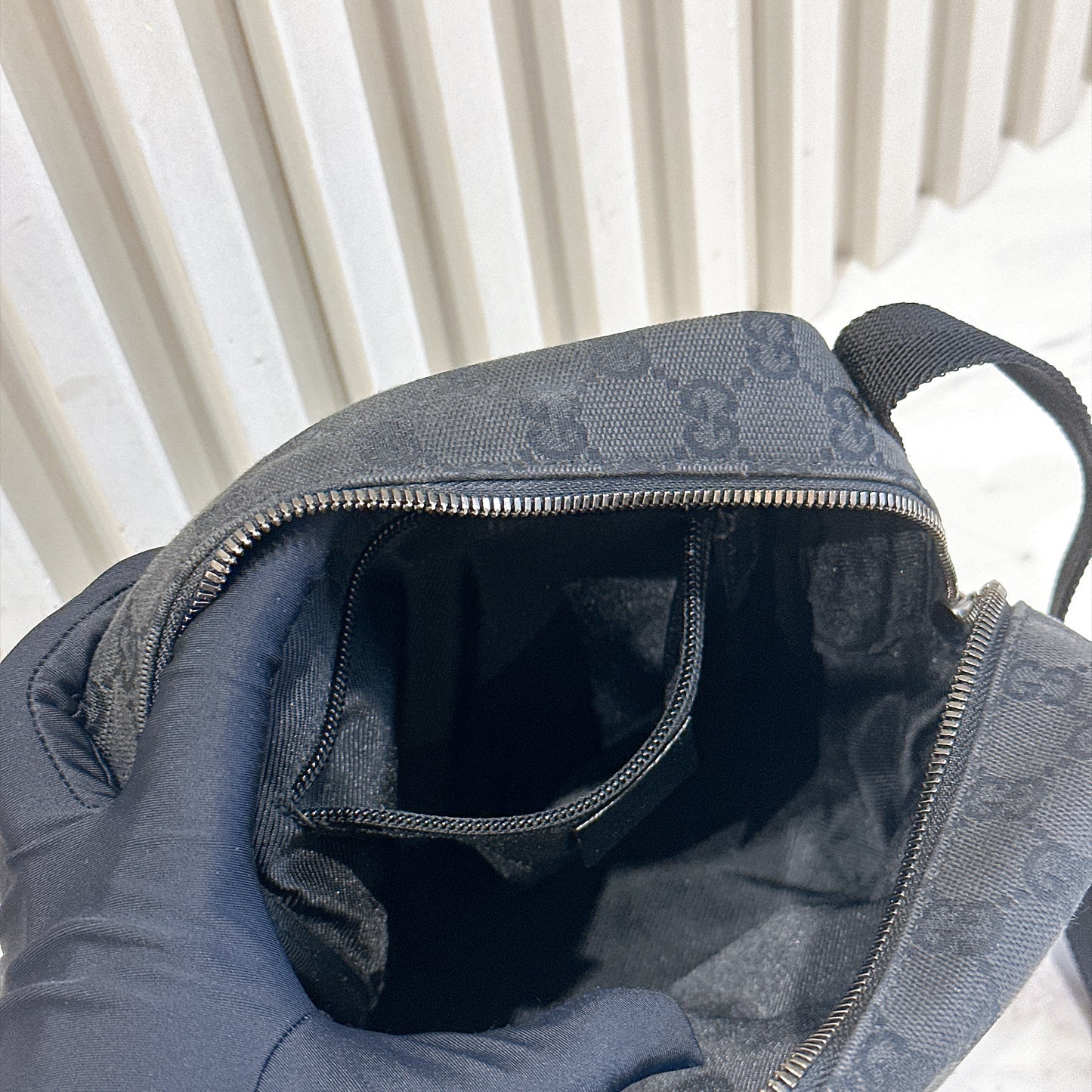 Gucci GG Canvas Crossbody Bag Black (Pig Skin)