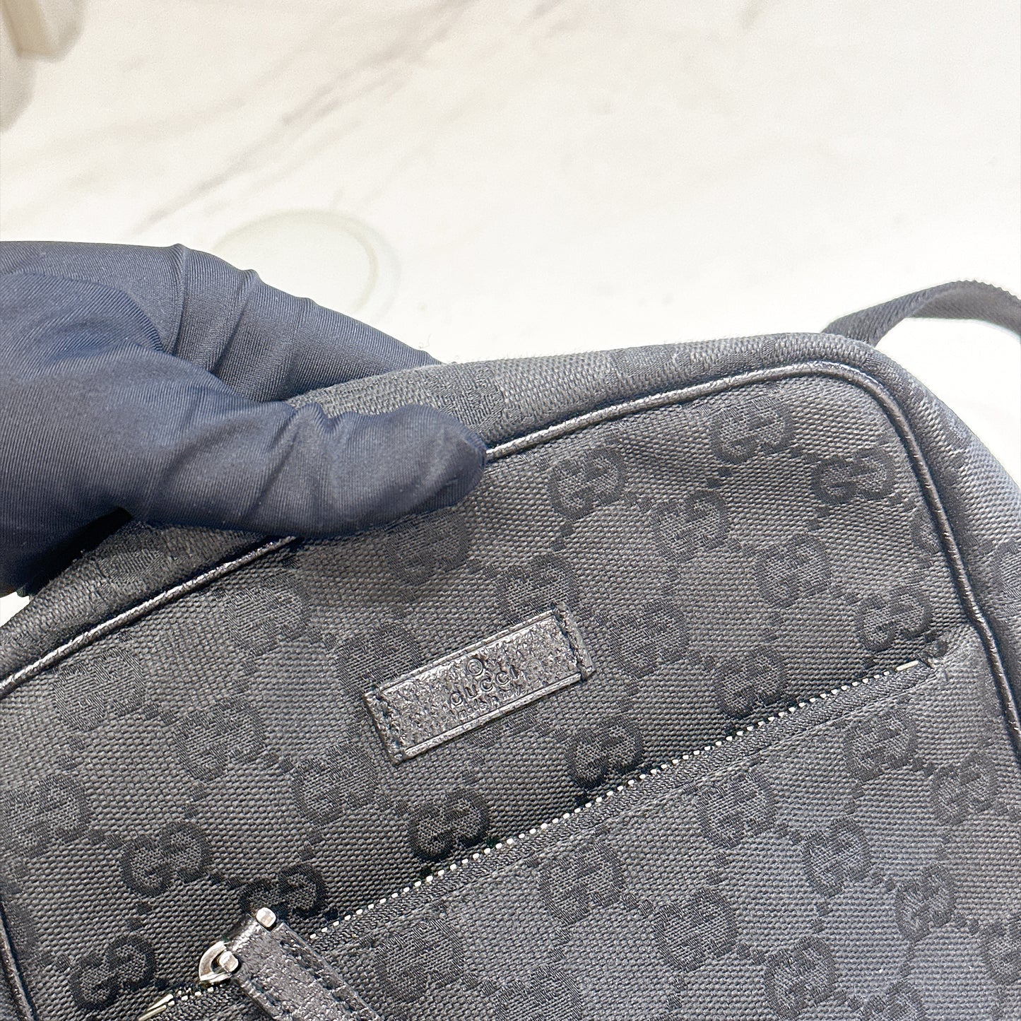 Gucci GG Canvas Crossbody Bag Black (Pig Skin)