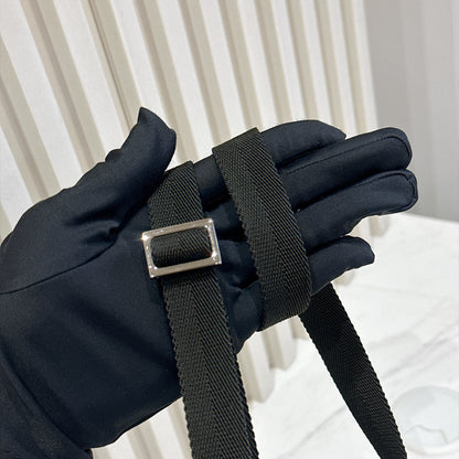 Gucci GG Canvas Crossbody Bag Black (Pig Skin)