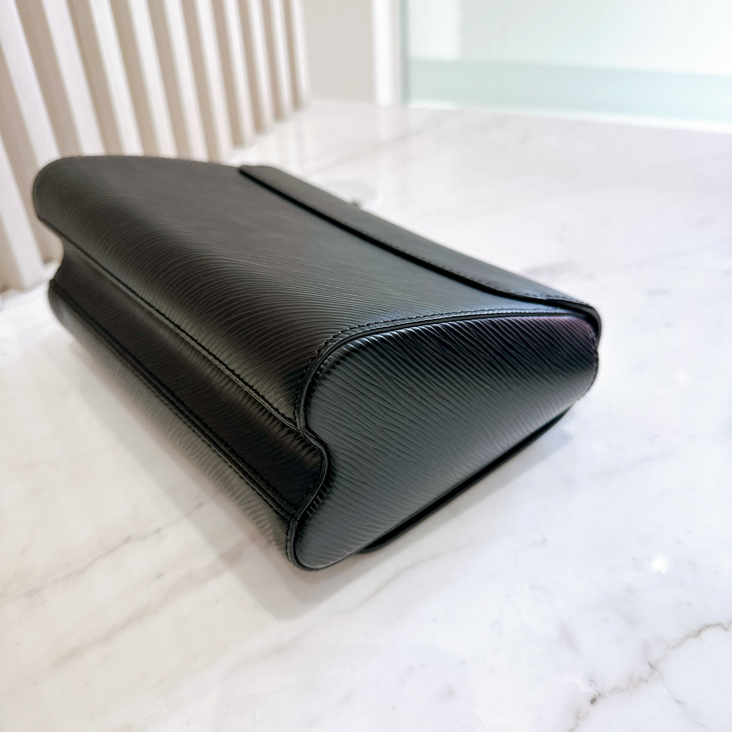 LV Twist MM in Black Epi Leather
