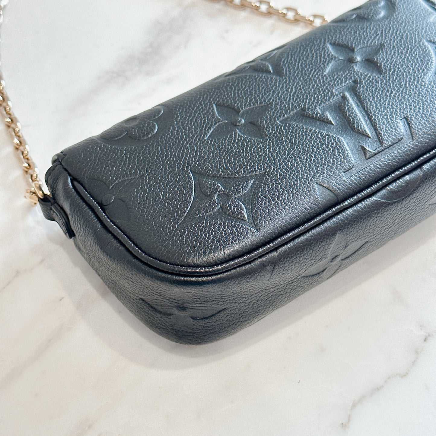 LV Ivy WOC in Black