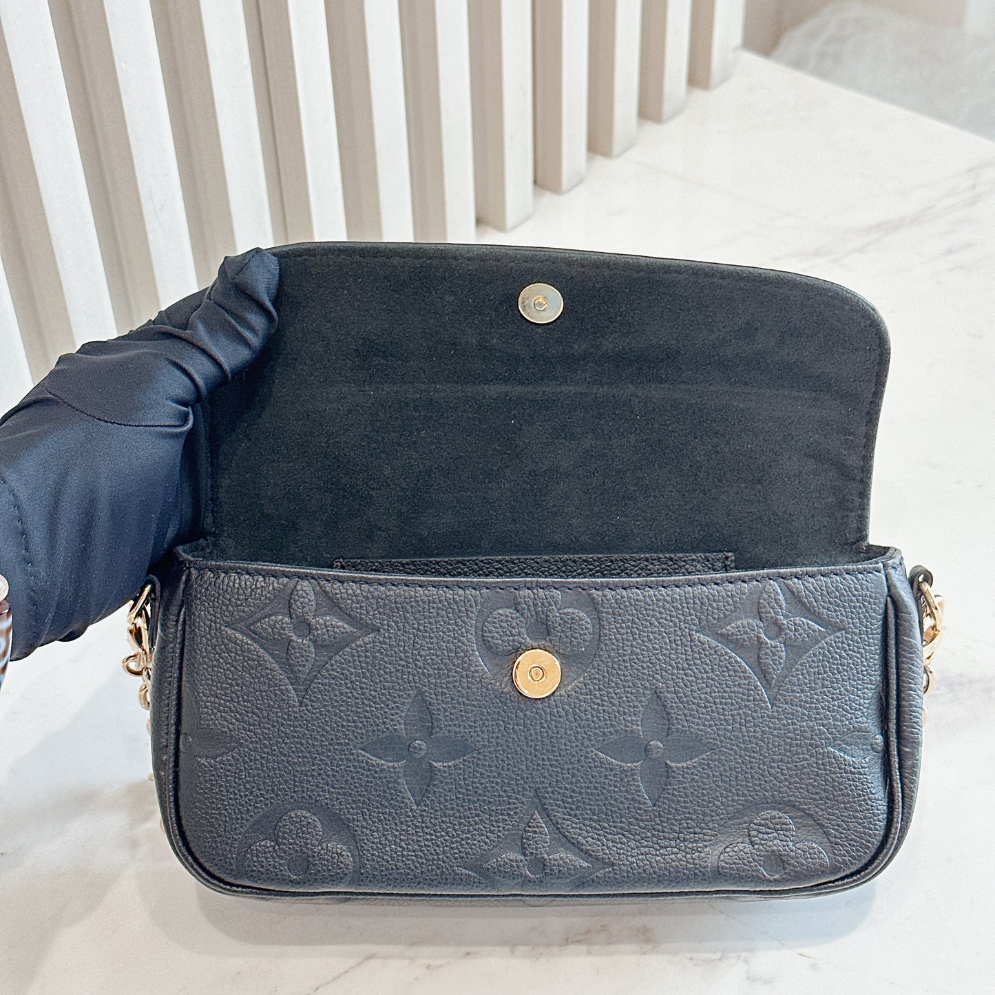 LV Ivy WOC in Black