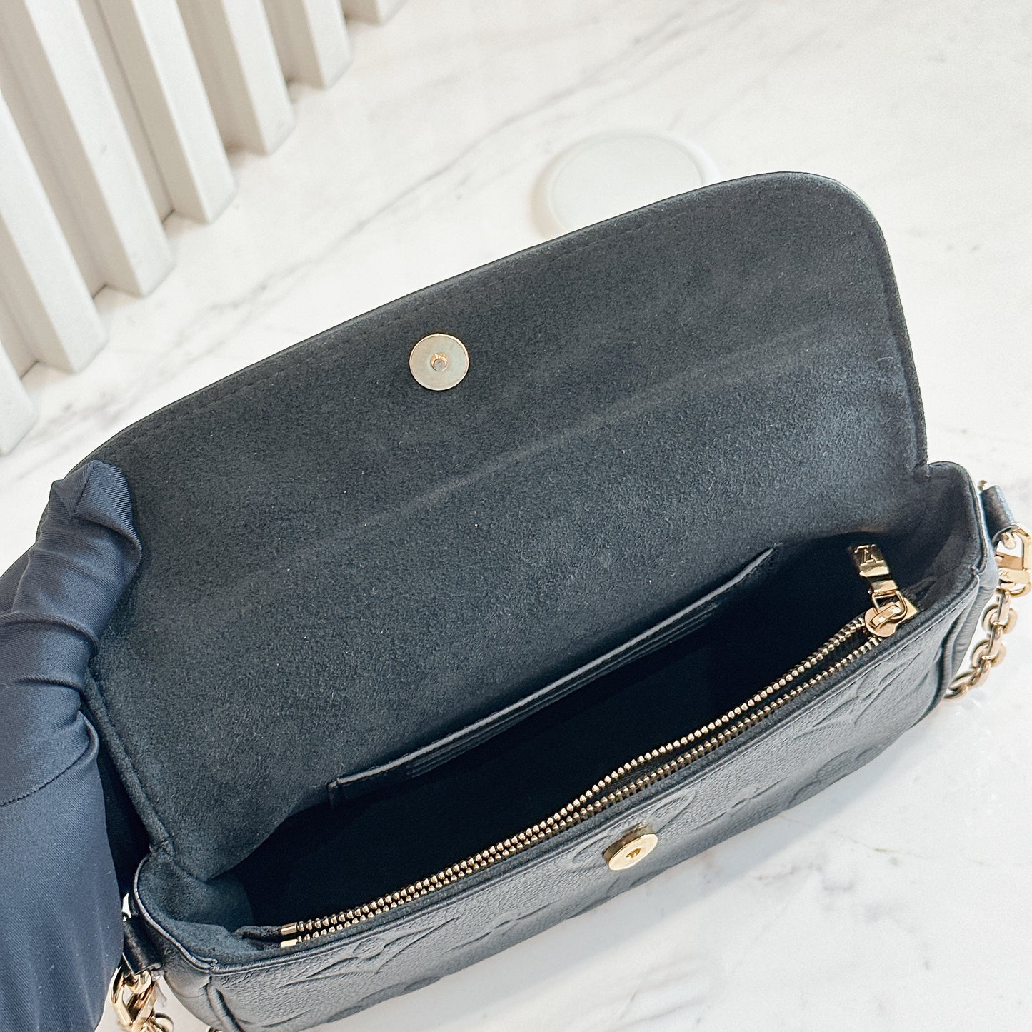 LV Ivy WOC in Black