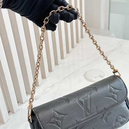 LV Ivy WOC in Black
