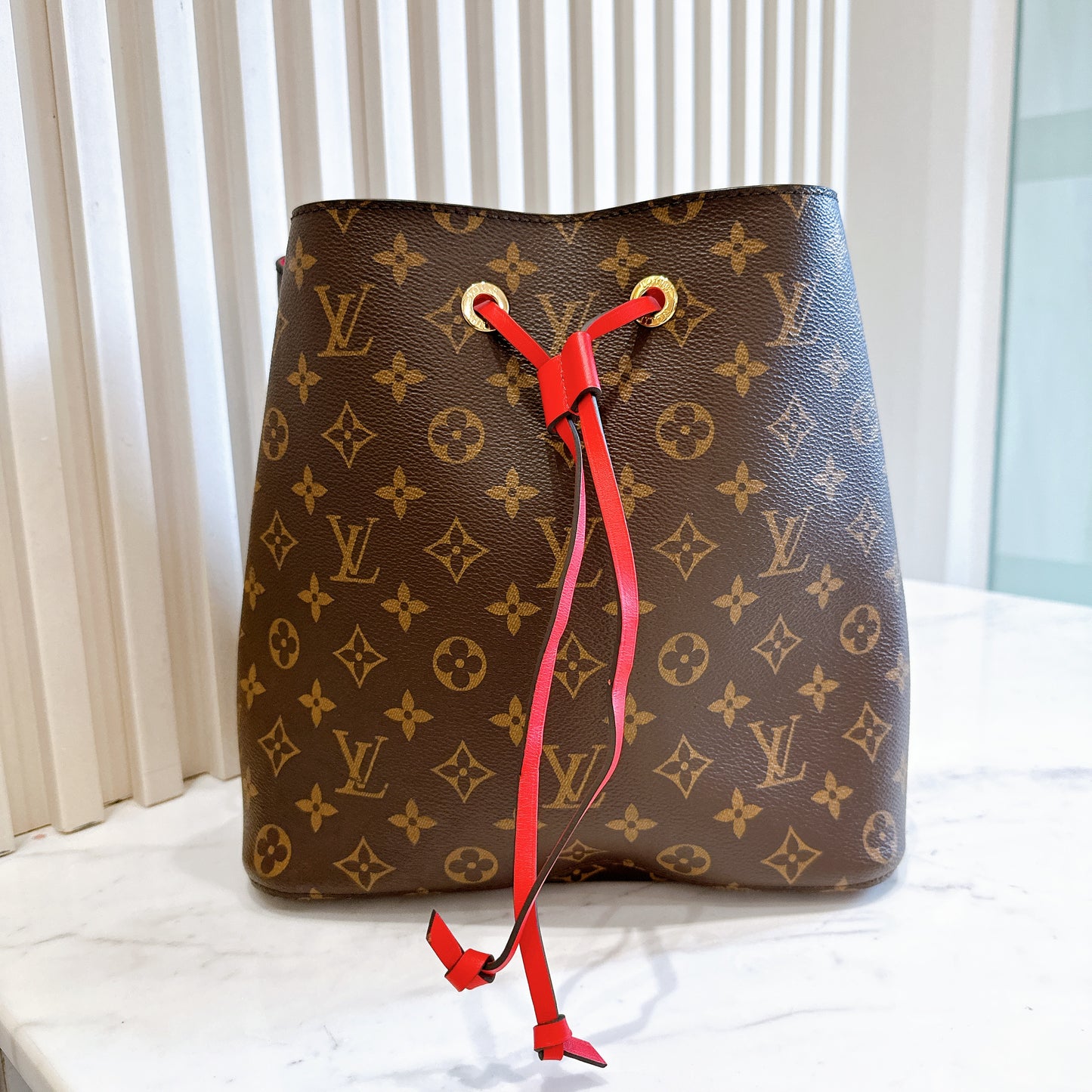 LV Neo Noe MM in Red