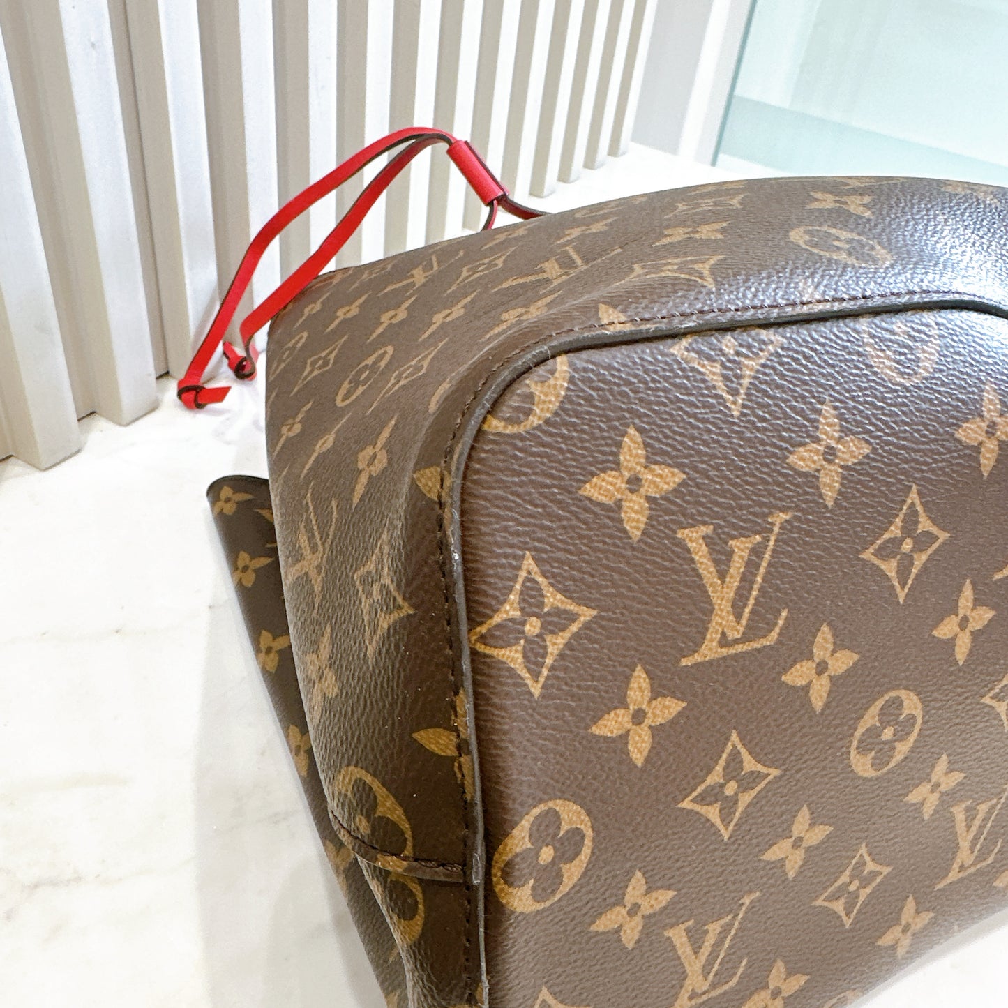 LV Neo Noe MM in Red