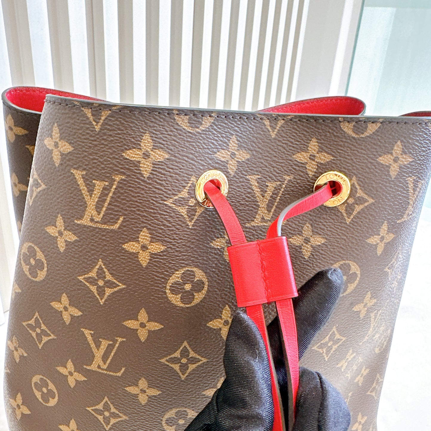 LV Neo Noe MM in Red