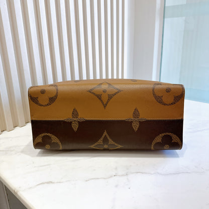 LV On The Go MM in Reverse Monogram