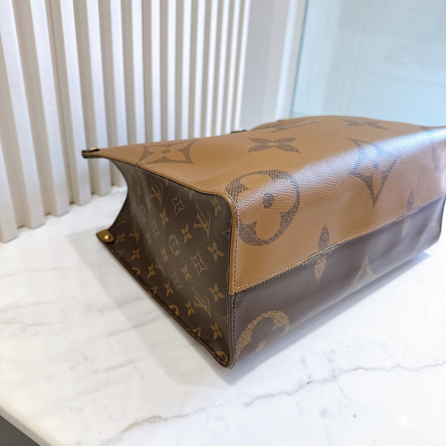 LV On The Go MM in Reverse Monogram