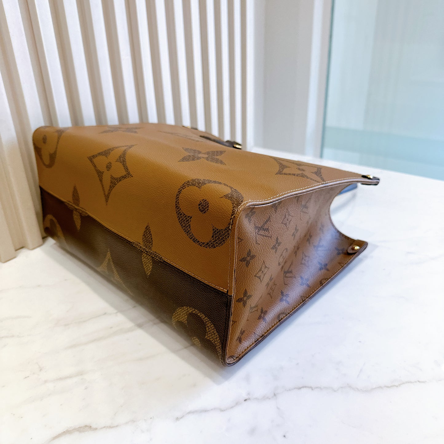 LV On The Go MM in Reverse Monogram