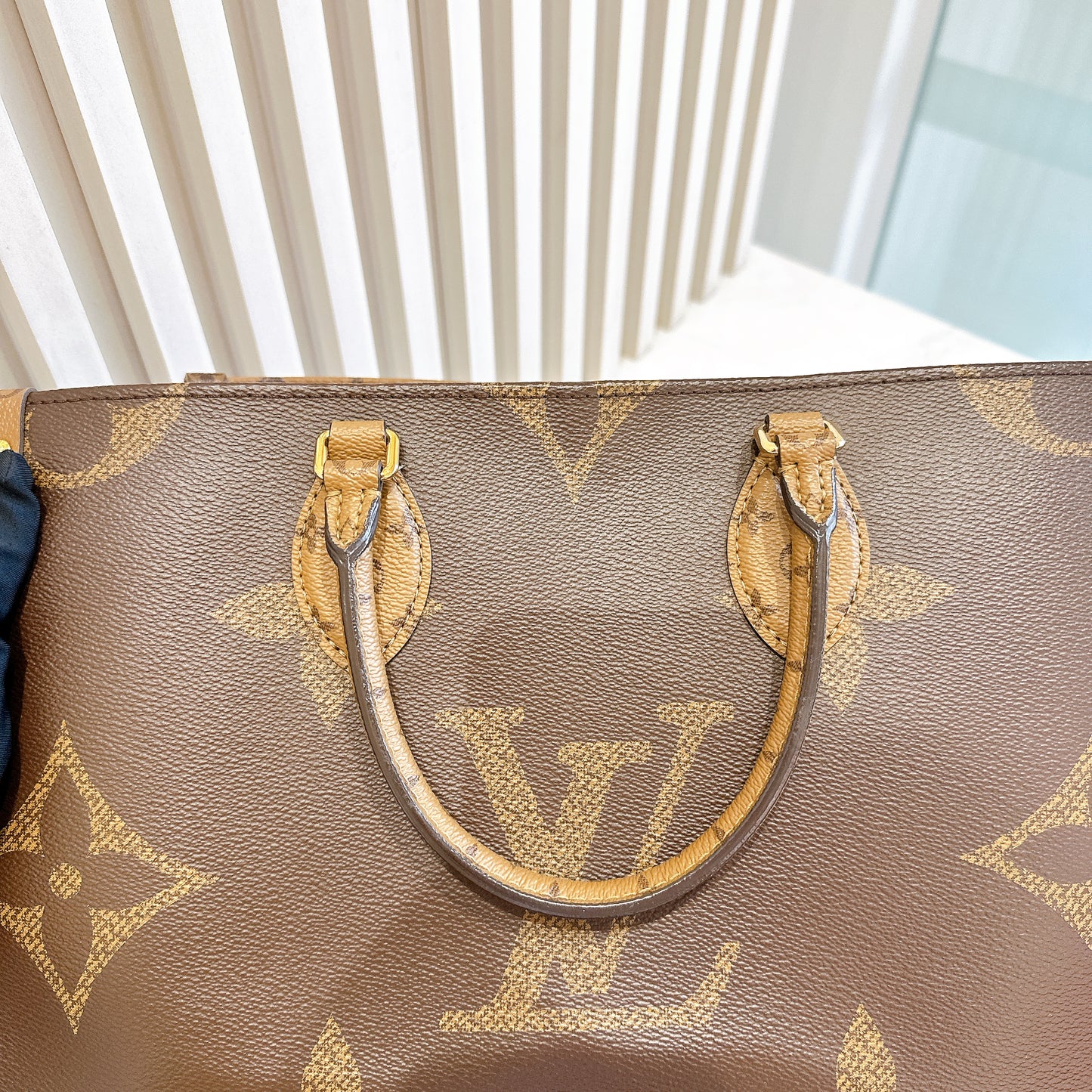 LV On The Go MM in Reverse Monogram