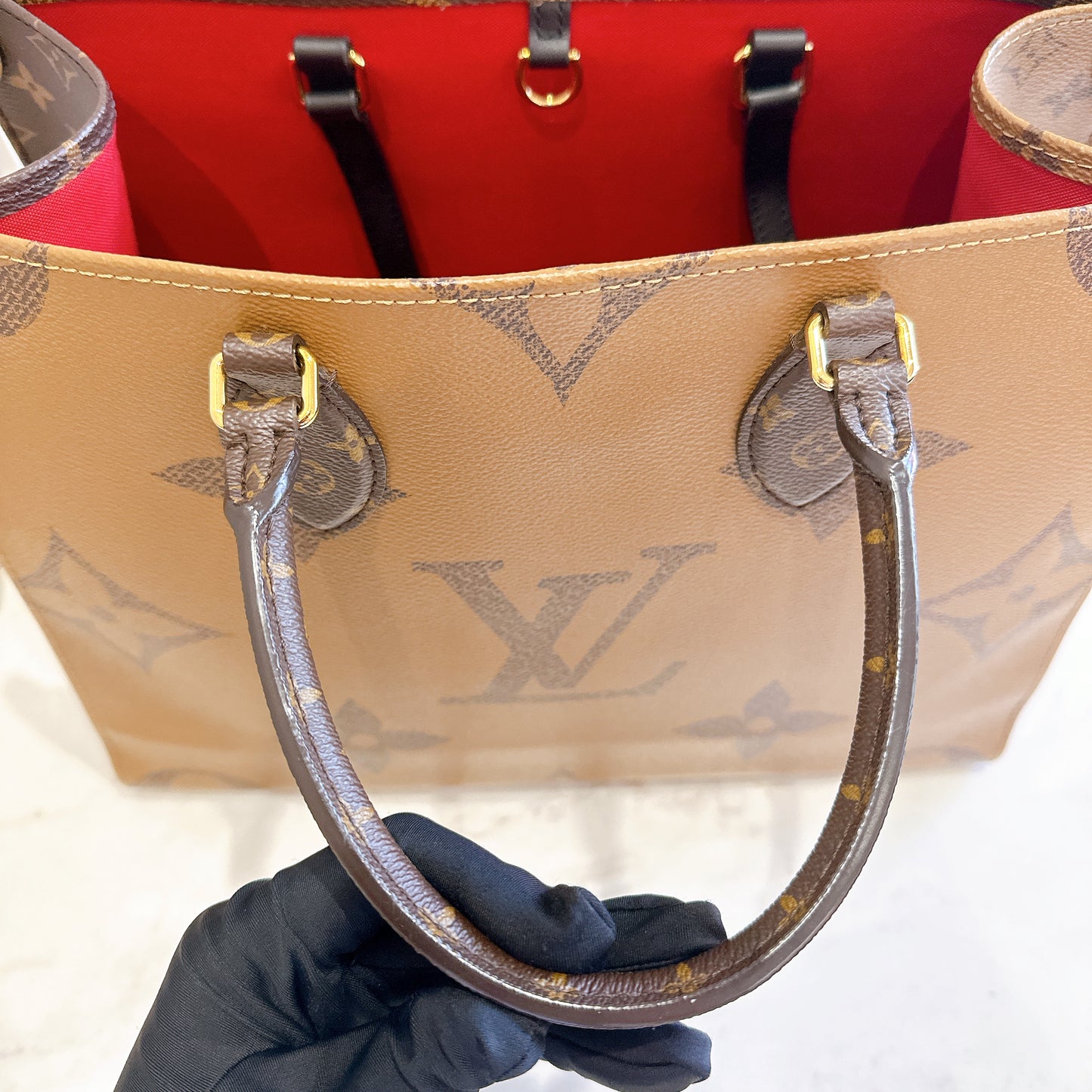 LV On The Go MM in Reverse Monogram