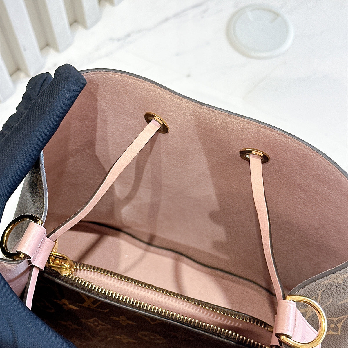 LV Neo Noe MM in Pink