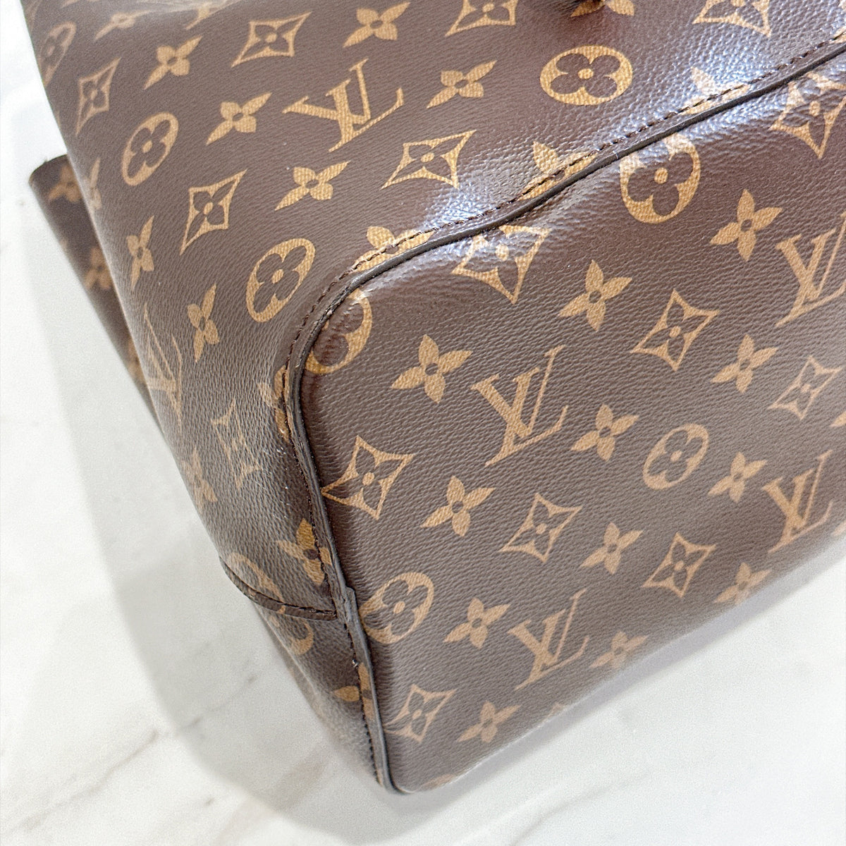 LV Neo Noe MM in Pink