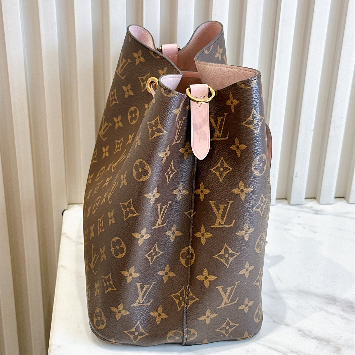 LV Neo Noe MM in Pink