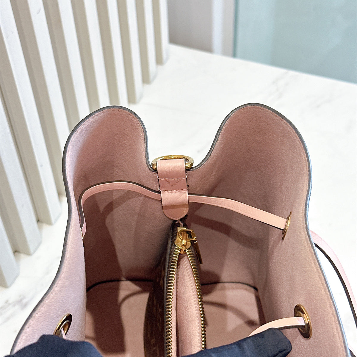 LV Neo Noe MM in Pink