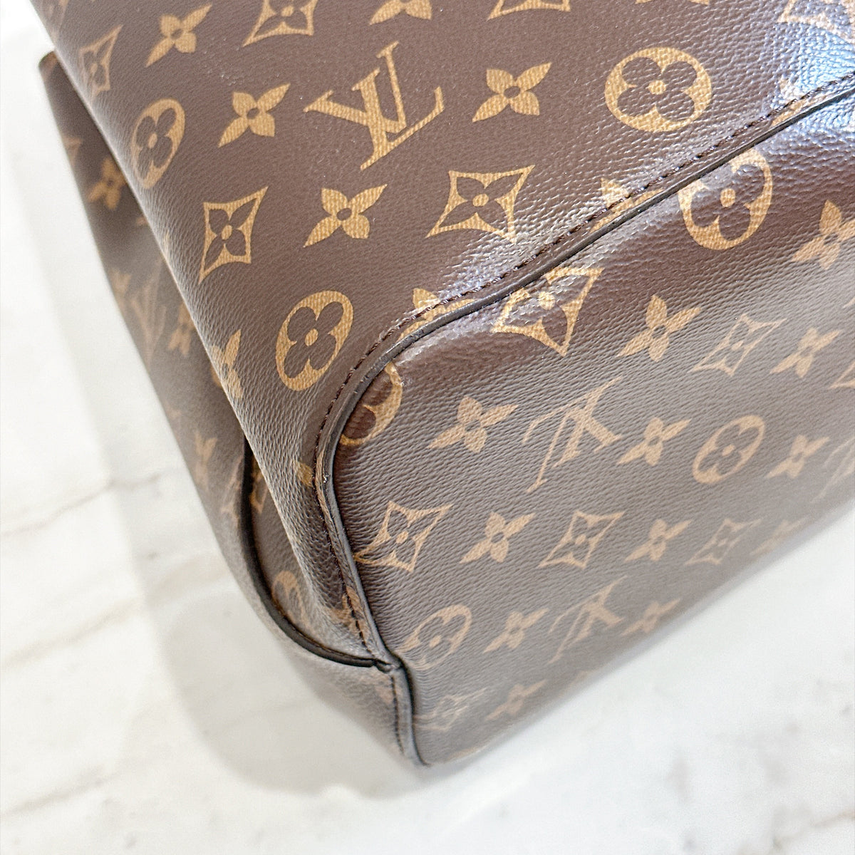 LV Neo Noe MM in Pink